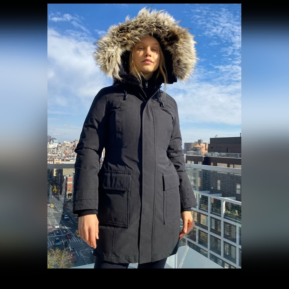 Aritzia TNA vegan bancroft parka